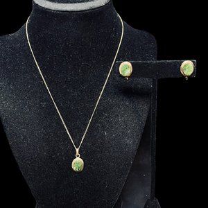Sarah Coventry 1/20 12 k Gold Filled Necklace & Jade Screw Back Earring Set (472